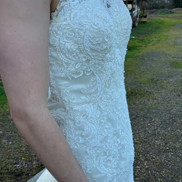 Essense of Australia Wedding Dress D2174 / Size 6 / itty bitty - Picture 8 of 10